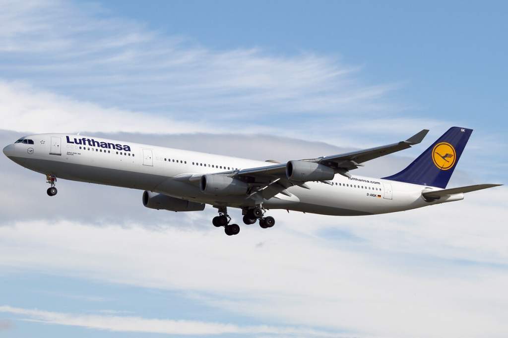 Airbus A340-300.jpg